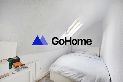Camera da letto; luce naturale, pavimento in legno