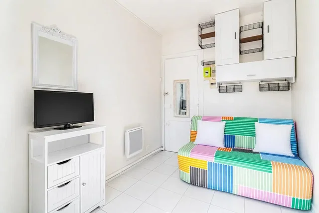 Bedroom; natural light, tile floor