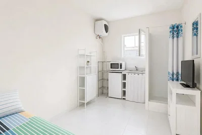 Schlafzimmer; küchengeräte, tageslicht, renovierungsbedürftig