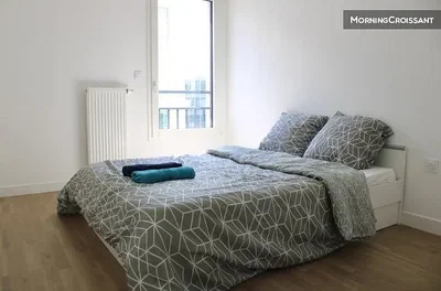Schlafzimmer; holzboden, tageslicht