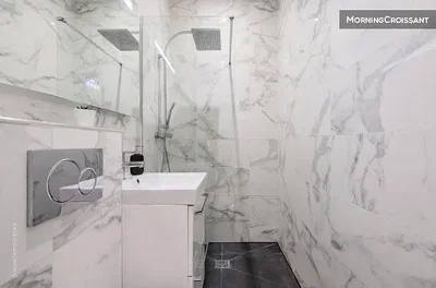 Badezimmer; fliesenboden, renoviert, tageslicht