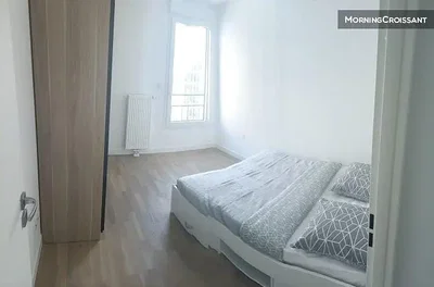 Schlafzimmer; tageslicht, holzboden