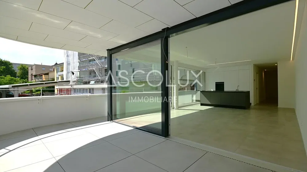 Balkon; blick, fliesenboden, tageslicht