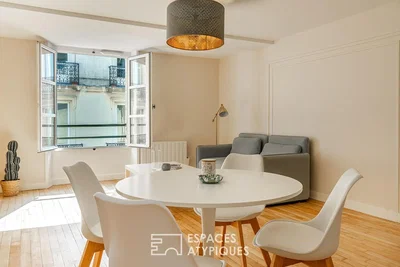 Wohnzimmer; holzboden, tageslicht, moderner stil