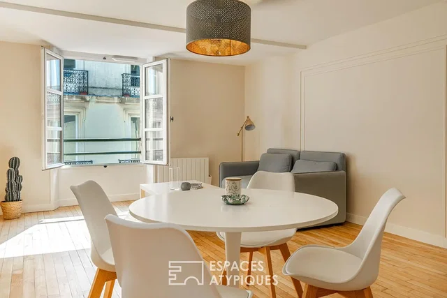 Wohnzimmer; holzboden, tageslicht, moderner stil