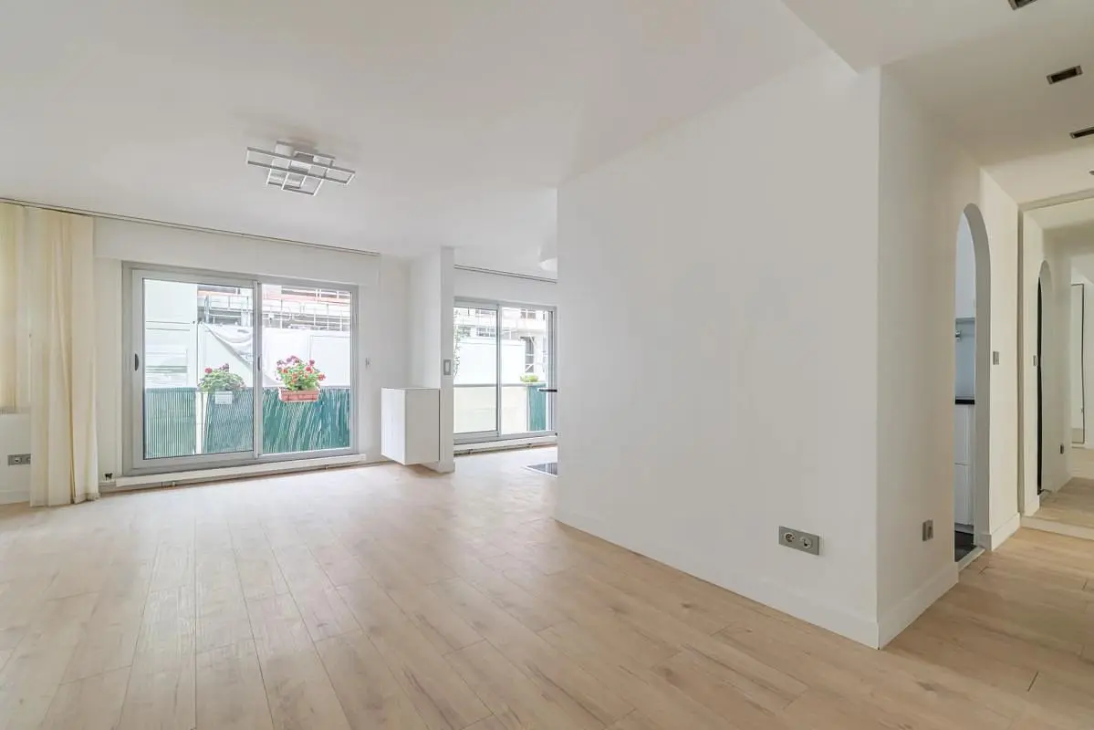 Wohnzimmer; holzboden, tageslicht