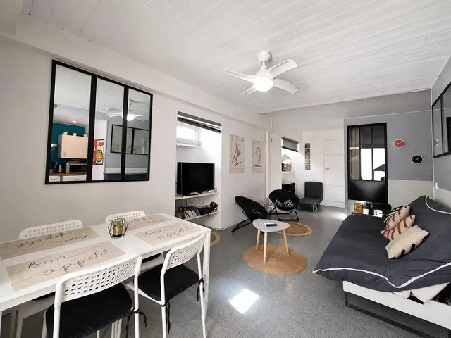 Living room; natural light, modern style