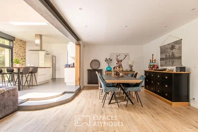 Wohnzimmer; holzboden, tageslicht, moderner stil