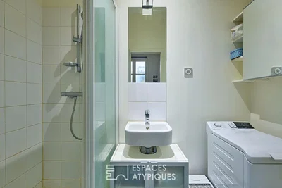 Badezimmer; fliesenboden, tageslicht, renoviert