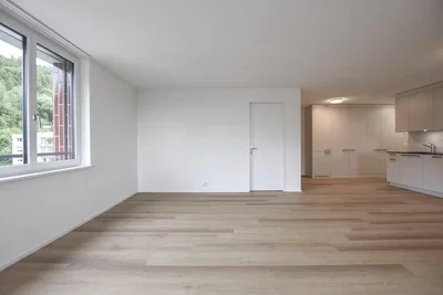 Soggiorno; pavimento in legno, luce naturale, ristrutturato