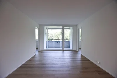 Wohnzimmer; holzboden, tageslicht