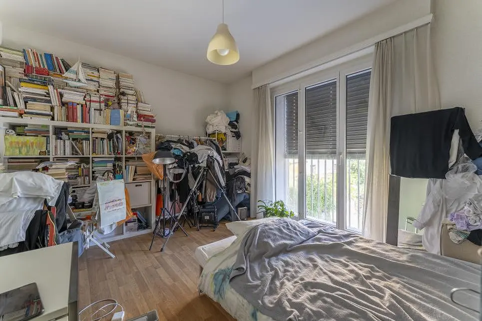 Schlafzimmer; holzboden, tageslicht