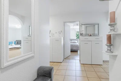 Salon; carrelage, lumière naturelle