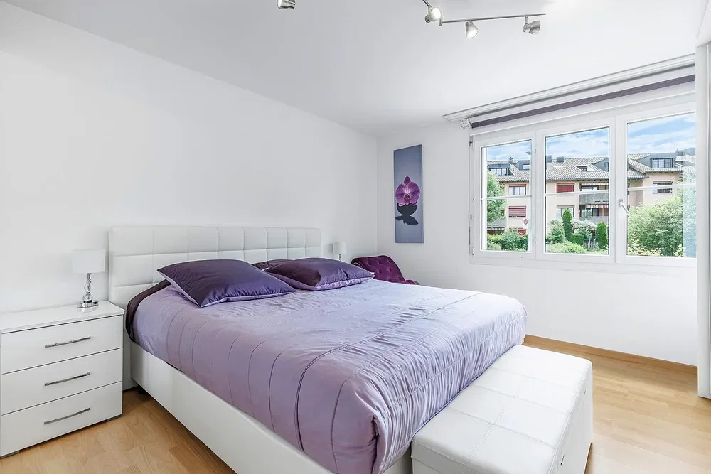 Chambre; lumière naturelle, parquet, vue