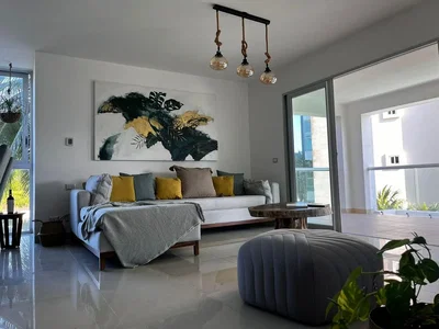 Wohnzimmer; fliesenboden, tageslicht, moderner stil