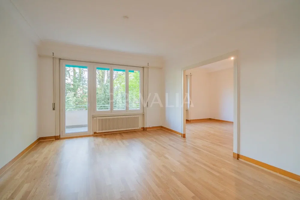 Wohnzimmer; holzboden, tageslicht
