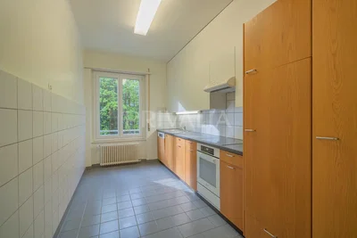 Küche; fliesenboden, tageslicht, küchengeräte
