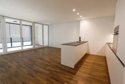 Küche; holzboden, tageslicht, renoviert