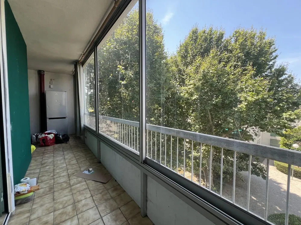 Balkon; blick, fliesenboden, tageslicht