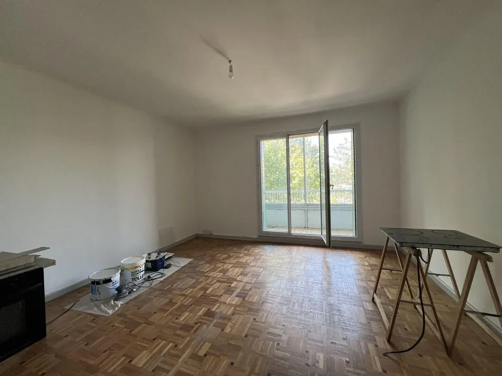 Sonstiges; holzboden, tageslicht, renovierungsbedürftig