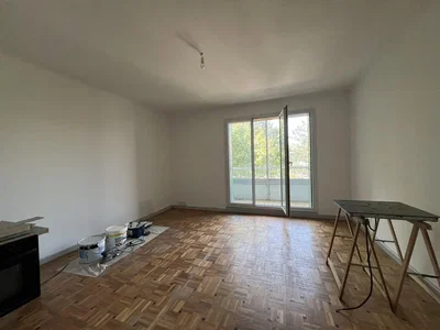 Sonstiges; holzboden, tageslicht, renovierungsbedürftig