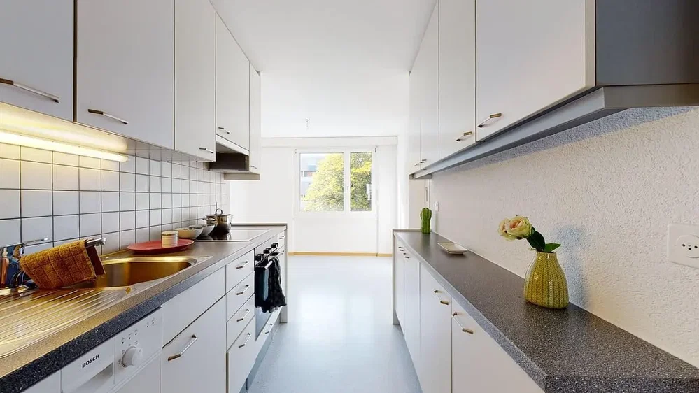 Küche; küchengeräte, fliesenboden, tageslicht, moderner stil
