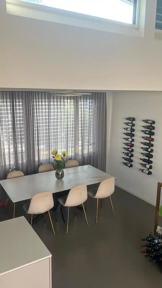 Wohnzimmer; tageslicht, fliesenboden