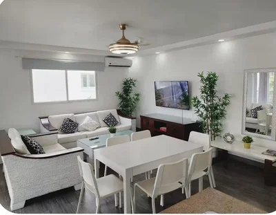 Obývací pokoj; přirozené světlo, moderní styl, dřevěná podlaha
