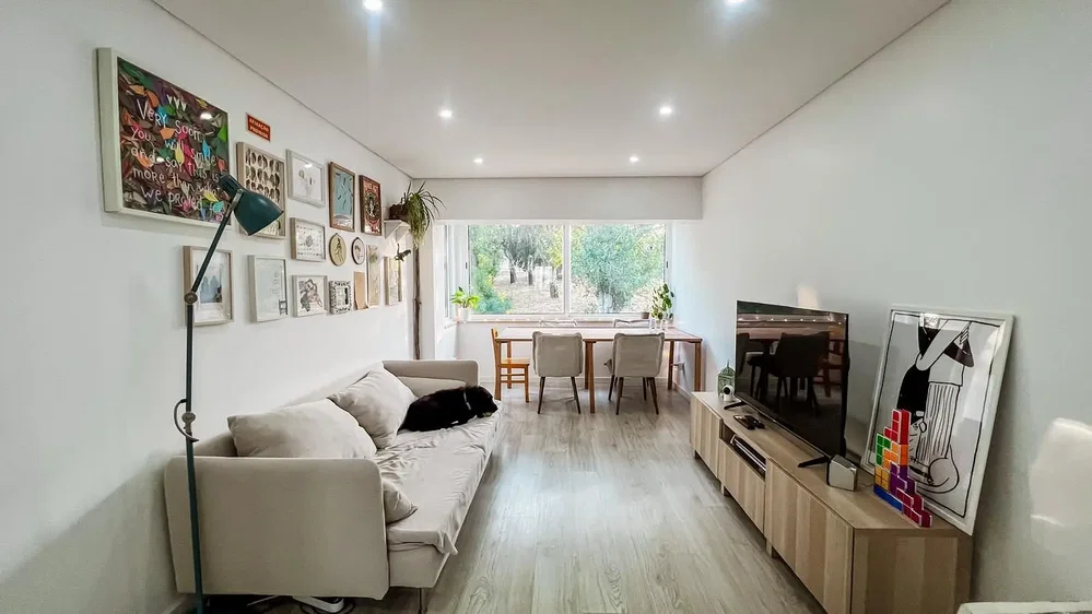 Salon; lumière naturelle, parquet, style moderne