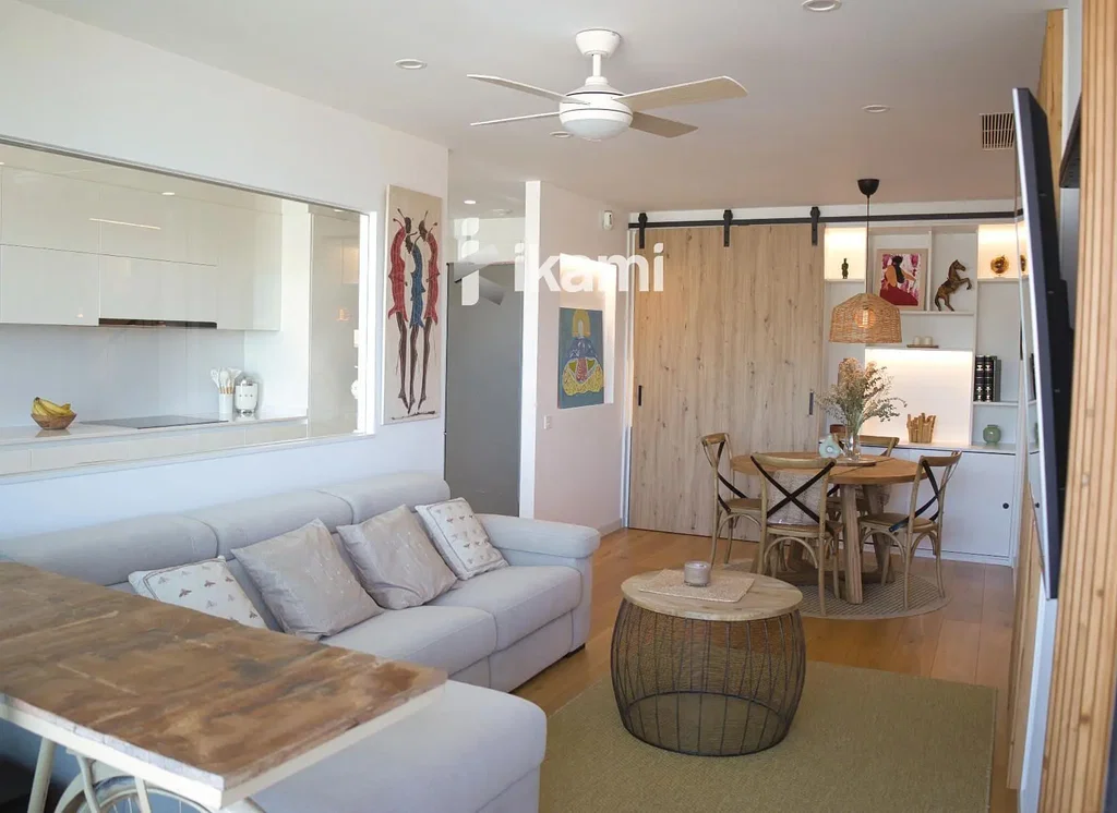 Soggiorno; luce naturale, stile moderno