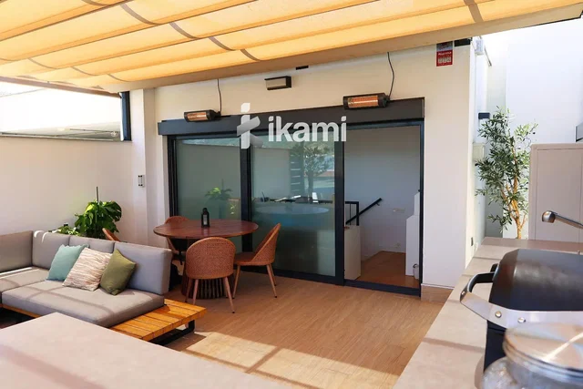 Salón; luz natural, estilo moderno