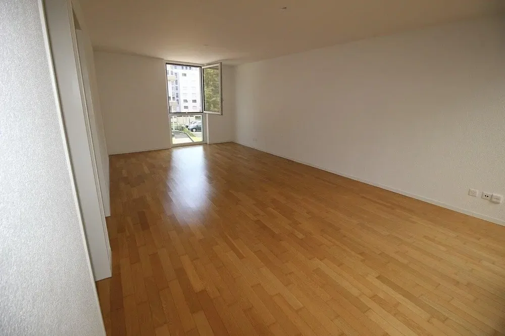 Altro; pavimento in legno, luce naturale, vista