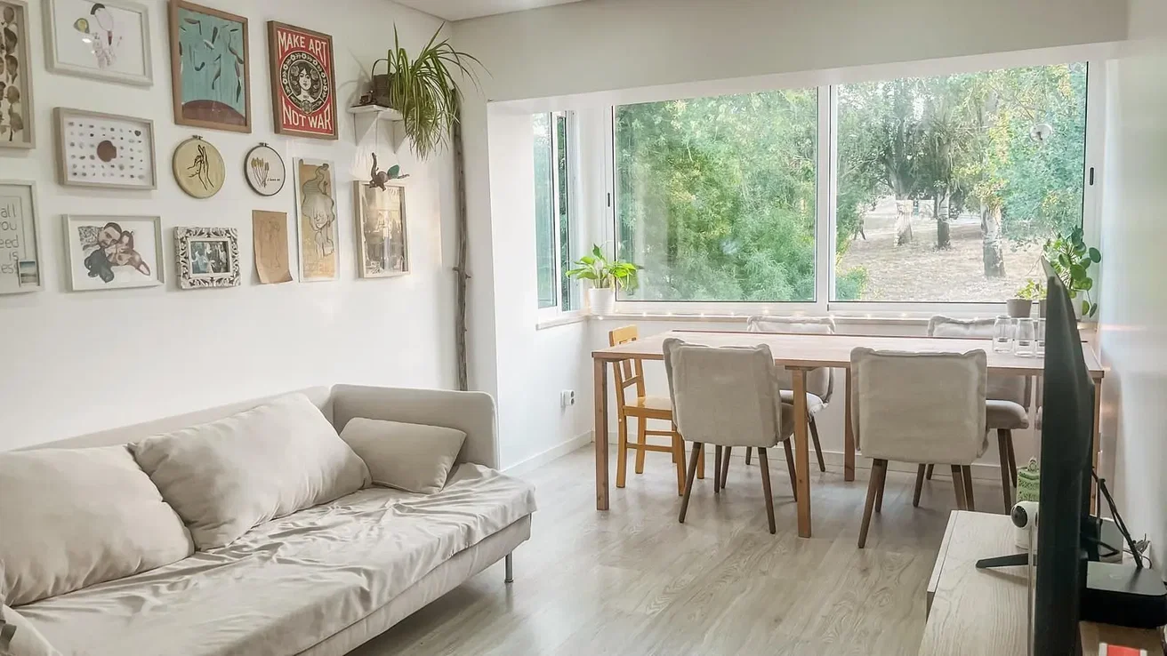 Salon; lumière naturelle, style moderne, parquet