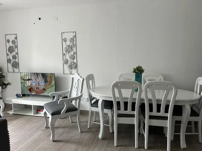 Obývací pokoj; dlažba, přirozené světlo