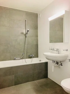 Bagno; pavimento in piastrelle, ristrutturato, luce naturale