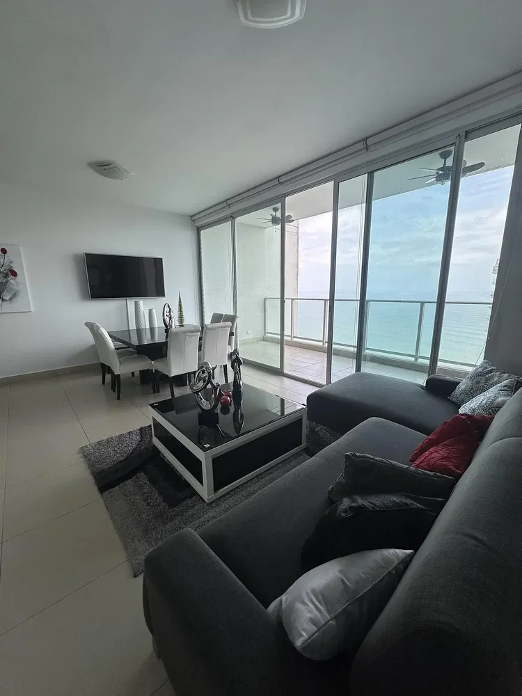 Wohnzimmer; blick, tageslicht, moderner stil
