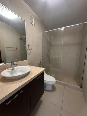 Badezimmer; fliesenboden, renoviert, tageslicht