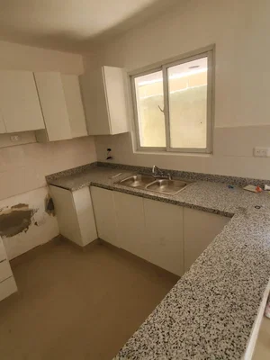Cucina; necessita ristrutturazione, luce naturale