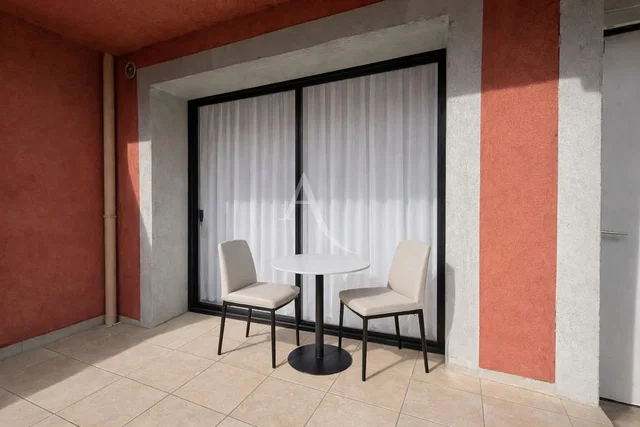 Balcony; tile floor, natural light