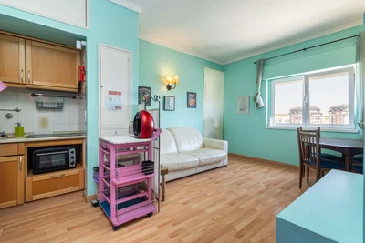 Wohnzimmer; küchengeräte, tageslicht, fliesenboden, holzboden