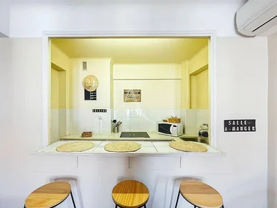 Cuisine; électroménager, lumière naturelle