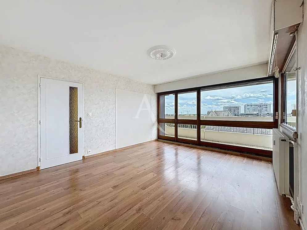 Soggiorno; pavimento in legno, vista, luce naturale