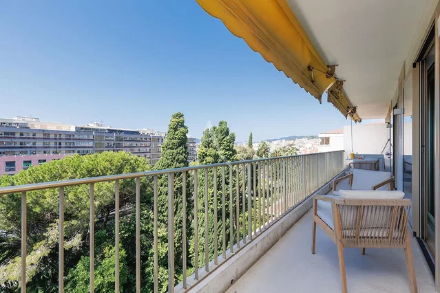Balcony; view, natural light