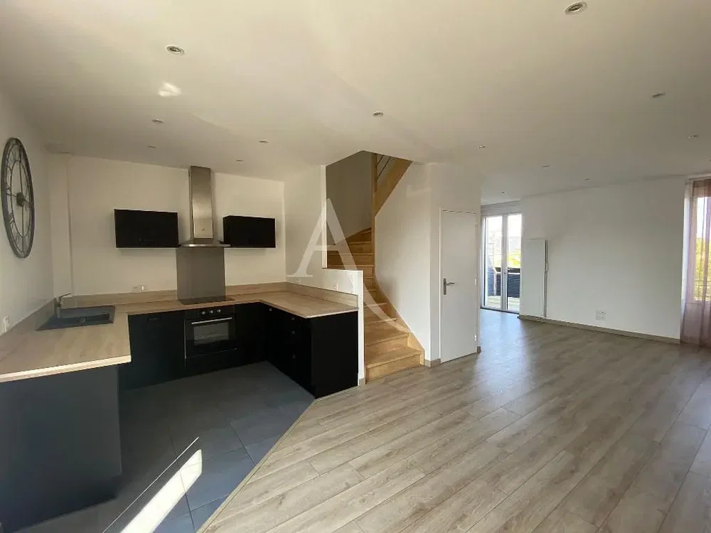 Kitchen; kitchen appliances, wood floor, natural light