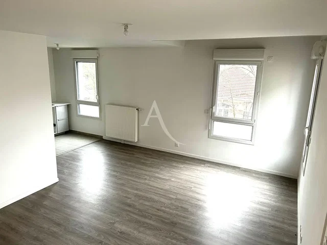 Living room; natural light, wood floor