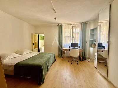 Chambre; parquet, lumière naturelle