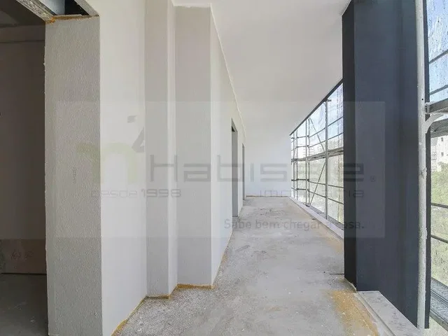Autre; nécessite rénovation, lumière naturelle