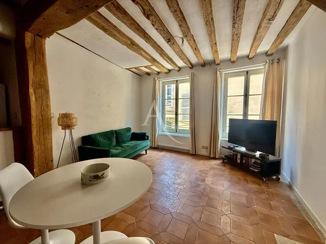 Living room; wood beams, tile floor, natural light