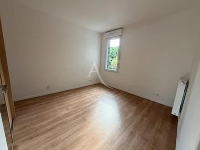 Chambre; parquet, lumière naturelle