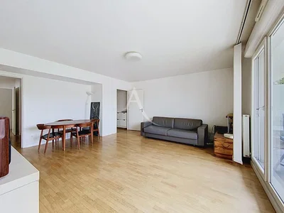 Salon; parquet, lumière naturelle